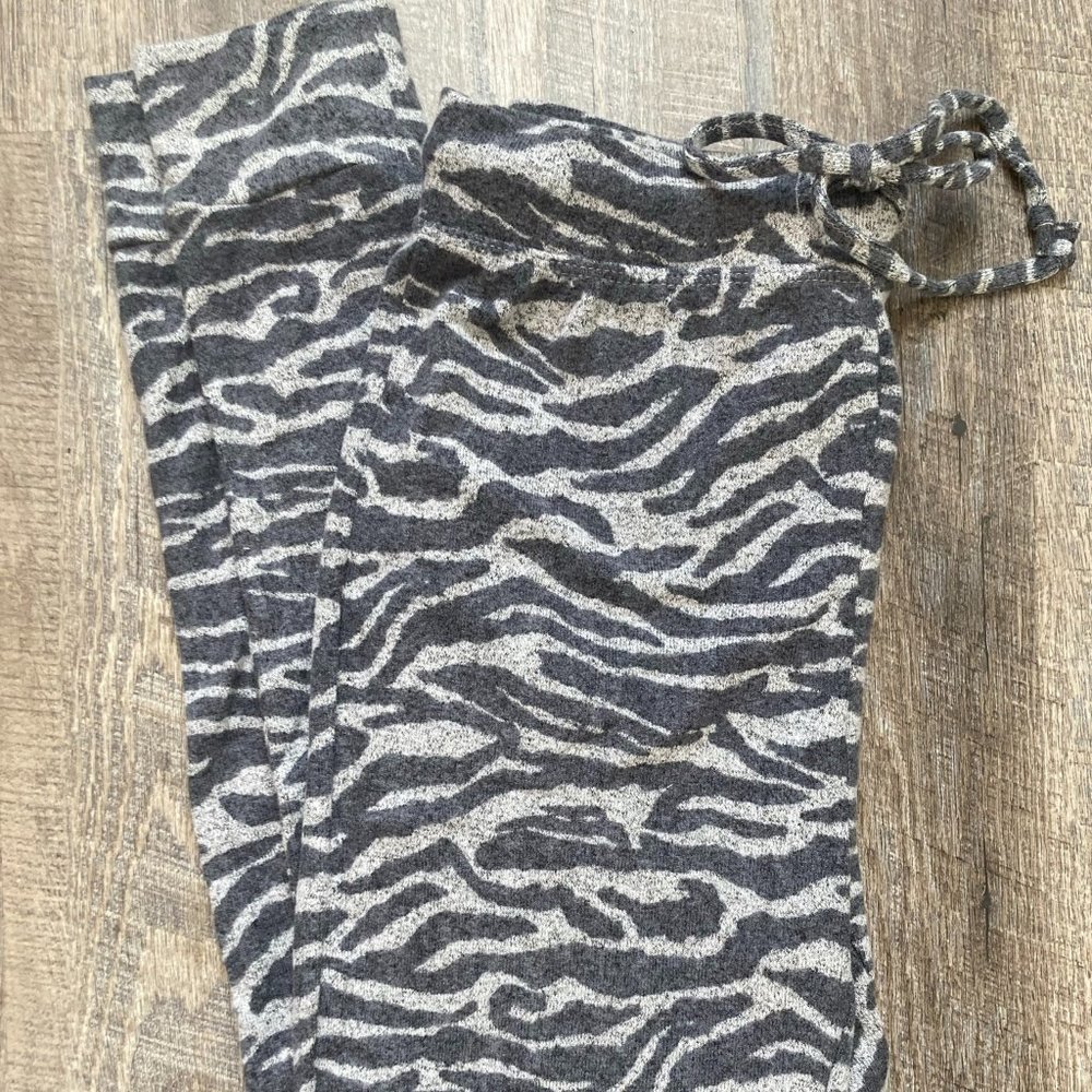 Colsie Animal Print Pants Small New